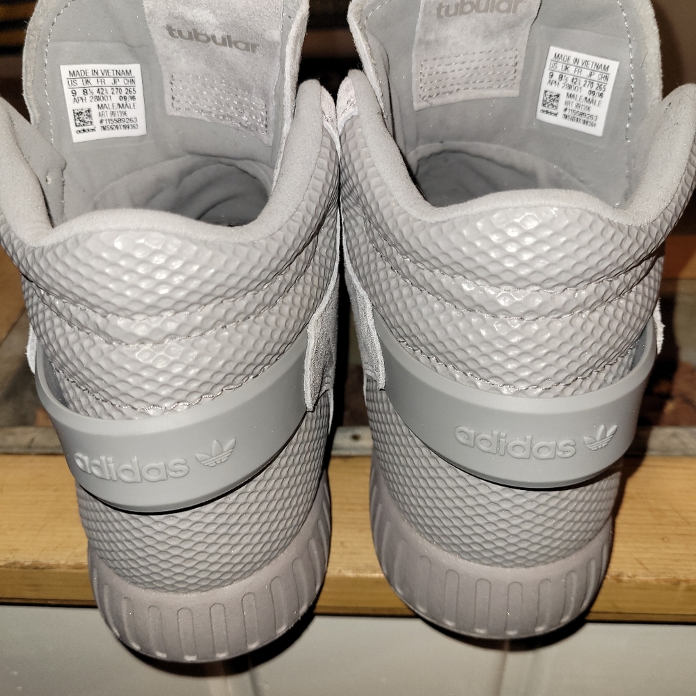 -Adidas Hightops - Picture 4 of 5
